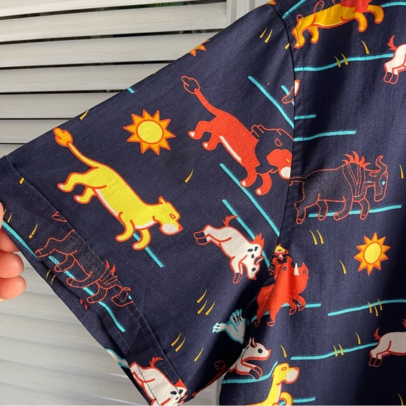 NWT Disney The Lion King Pride Lands Art Woven Button-Up Medium size - Picture 5 of 13